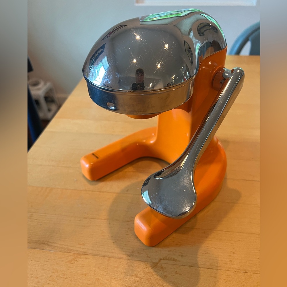 RAMCON Counter Chrome & yellow Enamel Manual Citrus Juicer